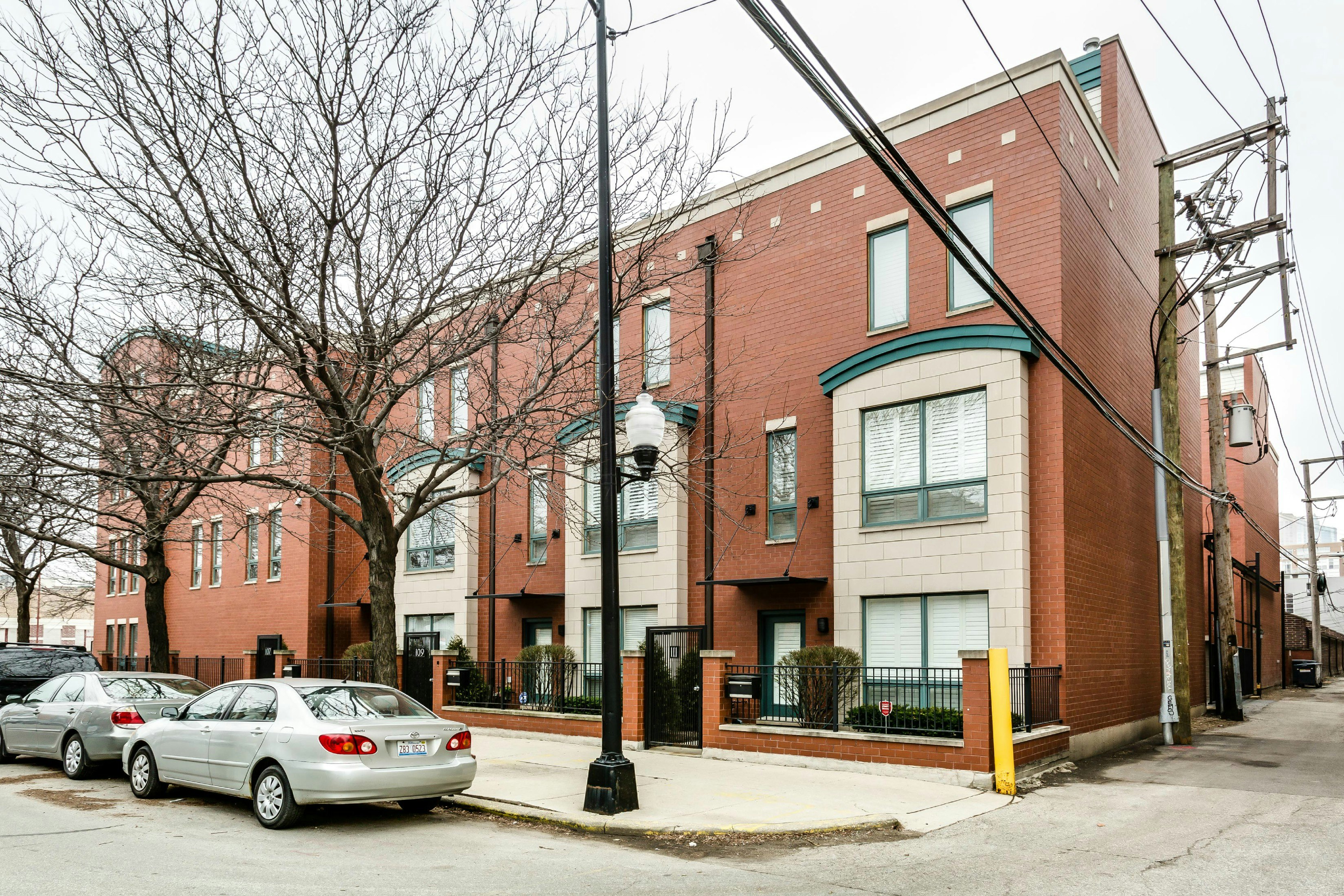 111 South Aberdeen Street, Chicago, IL 60607, Presented by Core Residential, Core Residential